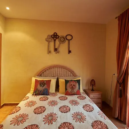 Amazing With Garden וילה